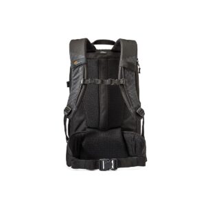 Lowepro_Fastpack_250_AW_0001 Lowepro Fastpack 250 AW II -reppu näkyy selästä, ja siinä on pehmustetut olkahihnat, säädettävä rintahihna, pehmustettu lantiovyö ja hengittävä verkkomainen selkäpaneeli mukavaa kantamista varten.