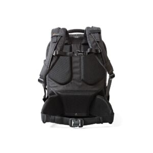 Lowepro Pro Runner BP 450 AW II on kuvattu selästä valkoisella pohjalla, ja siinä on pehmustetut olkahihnat, verkkomainen tuuletuspehmuste, rintahihna ja säädettävä lantiovyö.