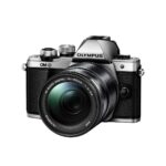 Olympus OM-D E-M10 mark II Hopea + M.Zuiko 14-150 Musta