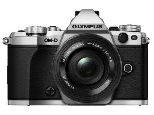 Olympus OM-D E-M5 MK II hopea + M.Zuiko 14-42mm EZ – musta Olympus OM-D E-M5 MK II hopea + M.Zuiko 14-42mm EZ – musta
