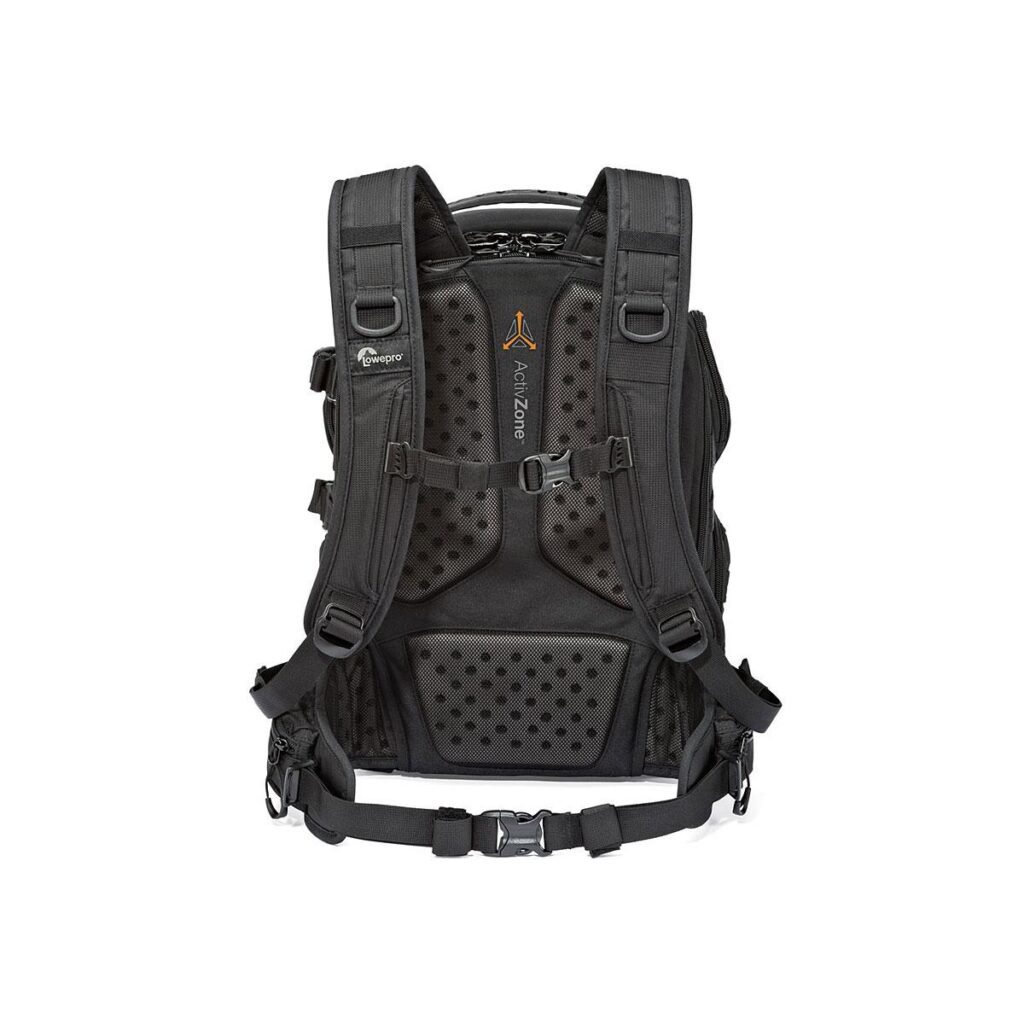 Protactic_BP_350_AW_001 Lowepro Protactic BP 350 AW on musta reppu, joka on kuvattu selkäpuolelta ja jossa on pehmustetut olkahihnat, tuulettuva pehmustettu selkäpaneeli sekä säädettävät rinta- ja vyötäröhihnat, joissa on tukisoljet mukavuuden takaamiseksi.