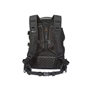 Protactic_BP_350_AW_001 Lowepro Protactic BP 350 AW on musta reppu, joka on kuvattu selkäpuolelta ja jossa on pehmustetut olkahihnat, tuulettuva pehmustettu selkäpaneeli sekä säädettävät rinta- ja vyötäröhihnat, joissa on tukisoljet mukavuuden takaamiseksi.