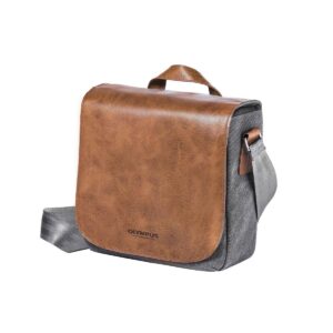 Olympus OM-D nahkainen mini messenger laukku Olympus OM-D nahkainen mini messenger laukku