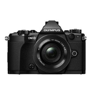 Olympus OM-D E-M5 MK II + M.Zuiko 14-42mm EZ – Musta Olympus OM-D E-M5 MK II + M.Zuiko 14-42mm EZ – Musta