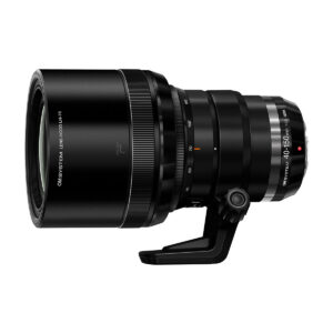 om_40-150mm_02 Musta OM System M.Zuiko Digital ED 40-150mm f/2.8 PRO -objektiivi jalustapannalla, sivukuva valkoista taustaa vasten. 200€ Cashback tarjous.