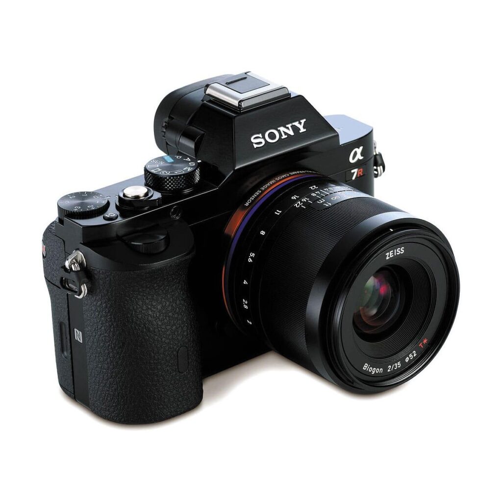 Zeiss Loxia 35mm f/2 Biogon T* Zeiss Loxia 35mm f/2 Biogon T*