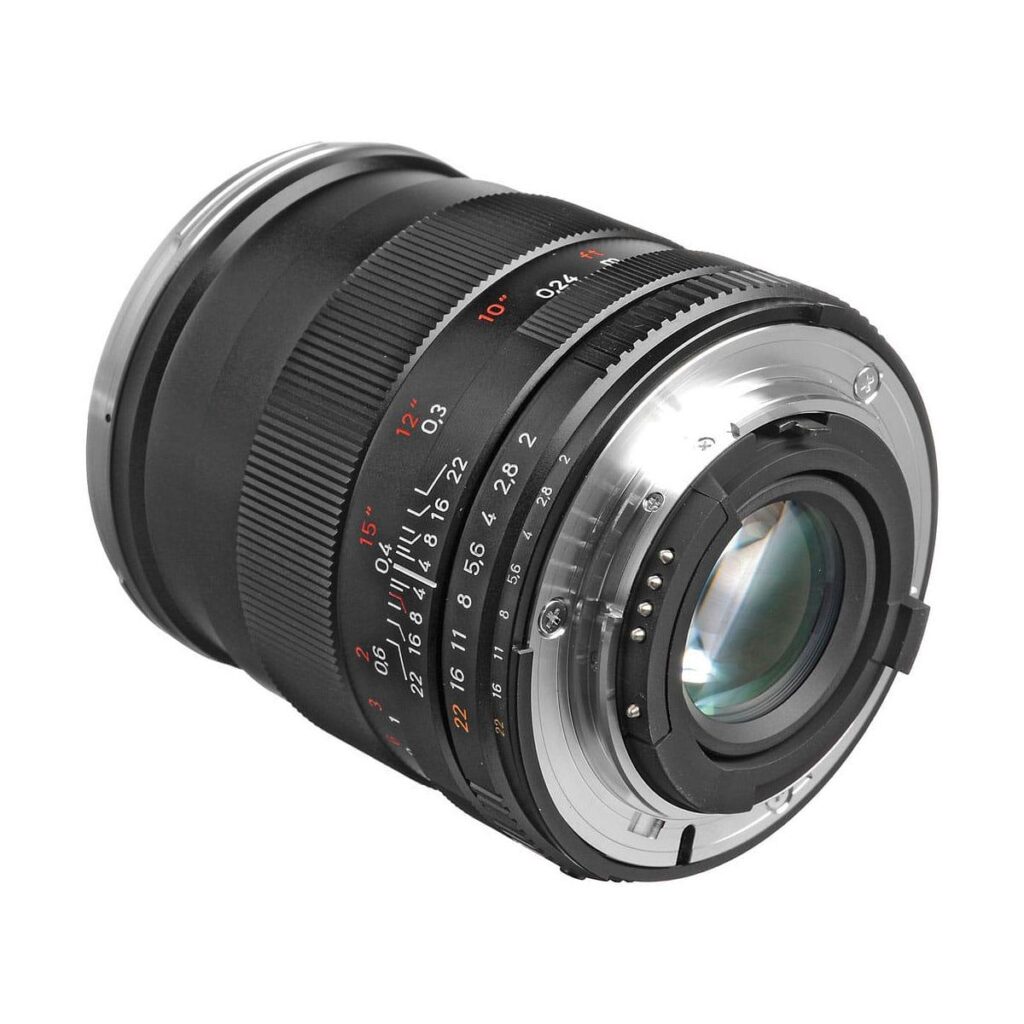 Zeiss 28mm f/2 Distagon T* – Nikon F Zeiss 28mm f/2 Distagon T* – Nikon F