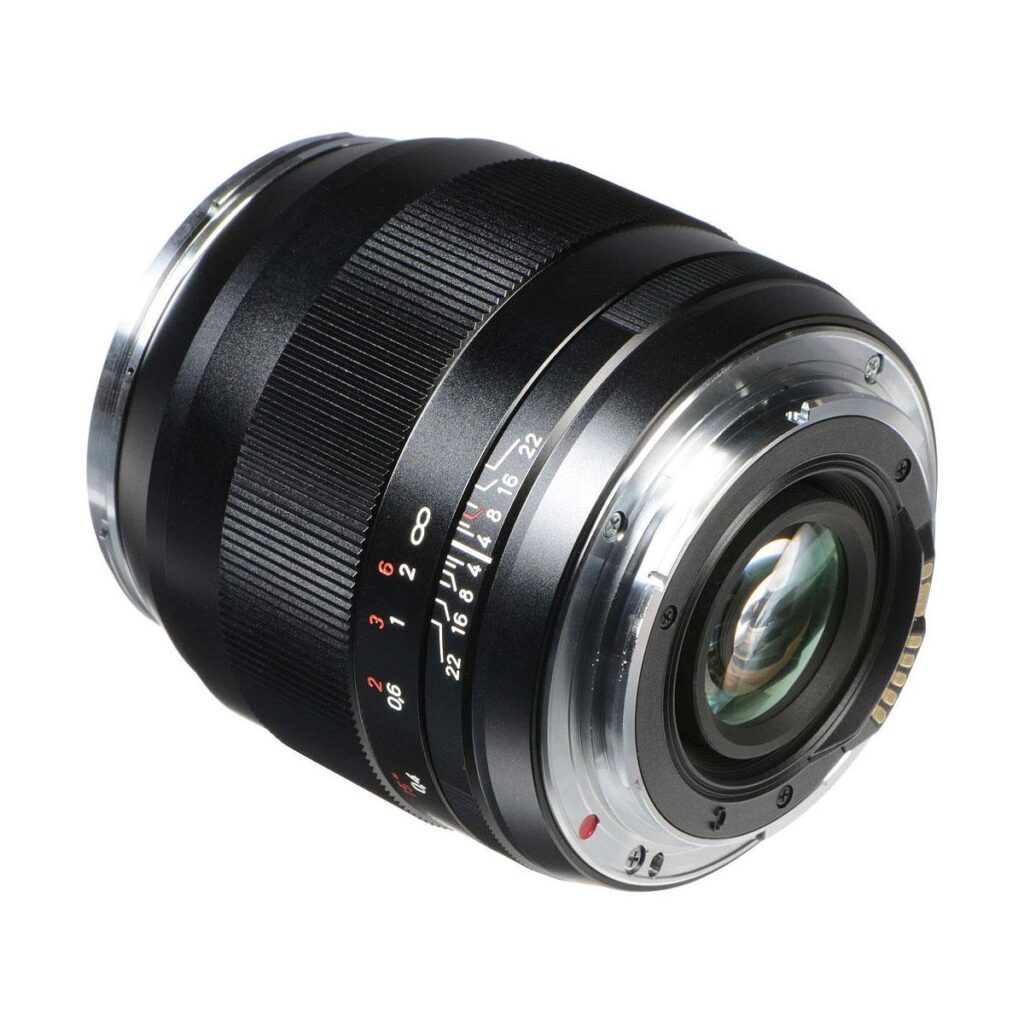 Zeiss 28mm f/2 Distagon T* – Canon EF Zeiss 28mm f/2 Distagon T* – Canon EF