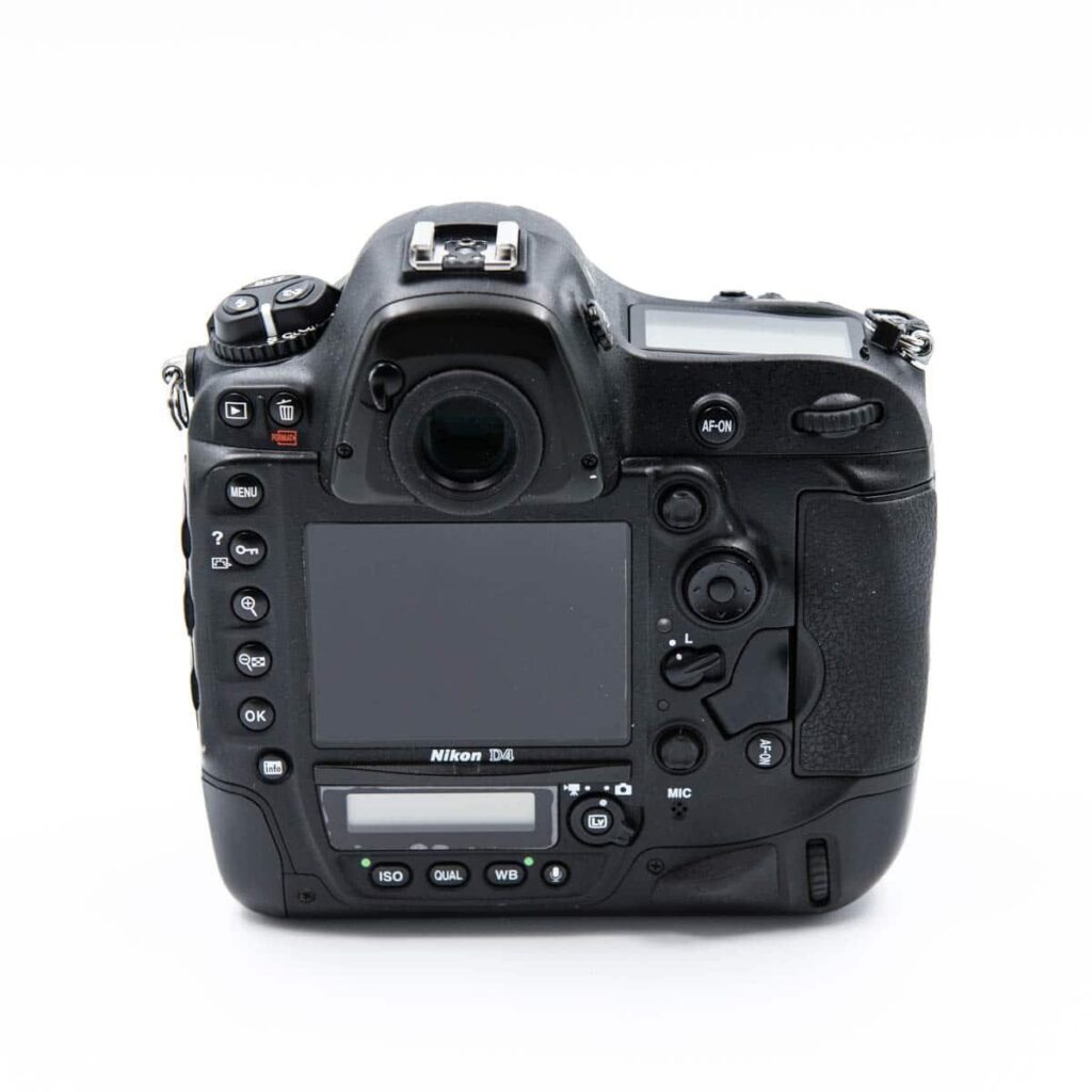 Nikon D4 (ALV24%, shuttercount 0, takuu 6kk, 2x 32GB XQD, 2kpl akkuja) – Käytetty Nikon D4 (ALV24%, shuttercount 0, takuu 6kk, 2x 32GB XQD, 2kpl akkuja) – Käytetty
