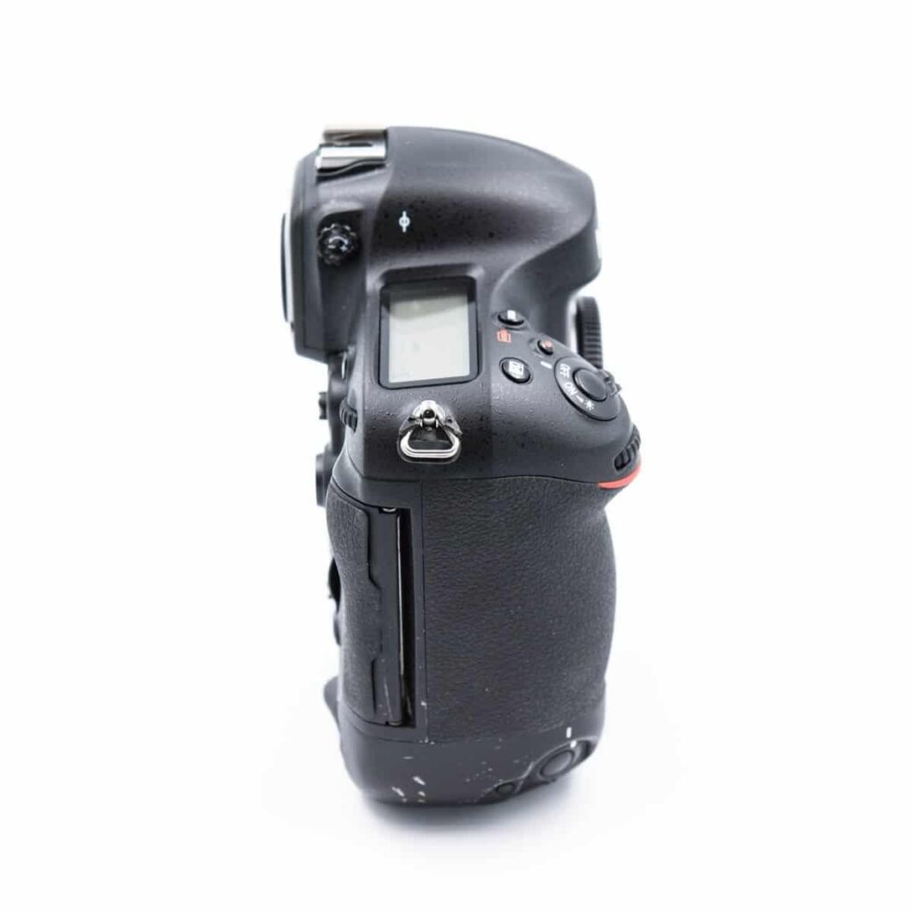 Nikon D4 (ALV24%, shuttercount 0, takuu 6kk, 2x 32GB XQD, 2kpl akkuja) – Käytetty Nikon D4 (ALV24%, shuttercount 0, takuu 6kk, 2x 32GB XQD, 2kpl akkuja) – Käytetty