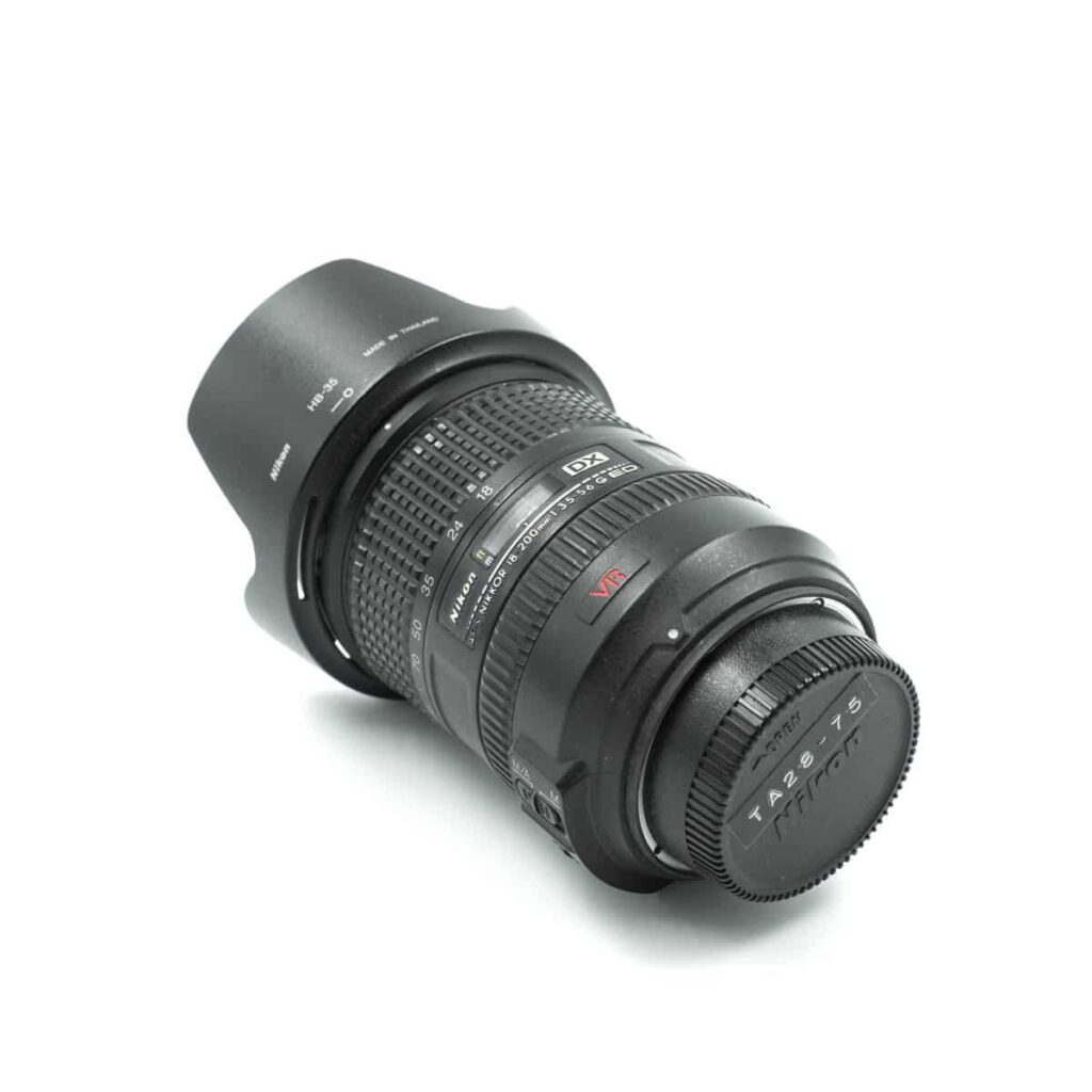 Nikon / Nikkor AF-S DX 18-200mm f/3.5-5.6G DX VR – Käytetty Nikon / Nikkor AF-S DX 18-200mm f/3.5-5.6G DX VR – Käytetty
