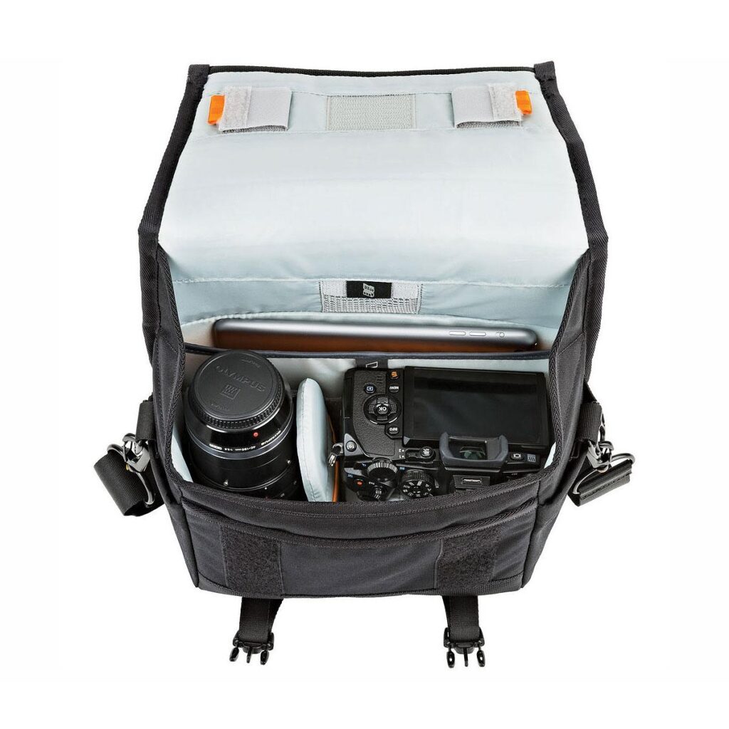 Lowepro M-trekker SH 150 Musta Lowepro M-trekker SH 150 Musta