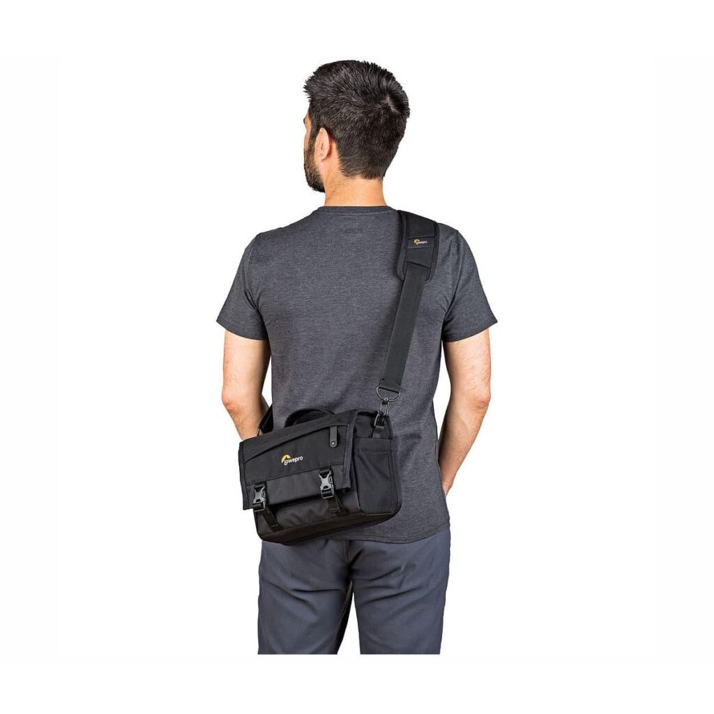 Lowepro M-trekker SH 150 Musta Lowepro M-trekker SH 150 Musta