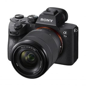 Sony A7 III – Peilitön Järjestelmäkamera + Sony GP-VPT2BT