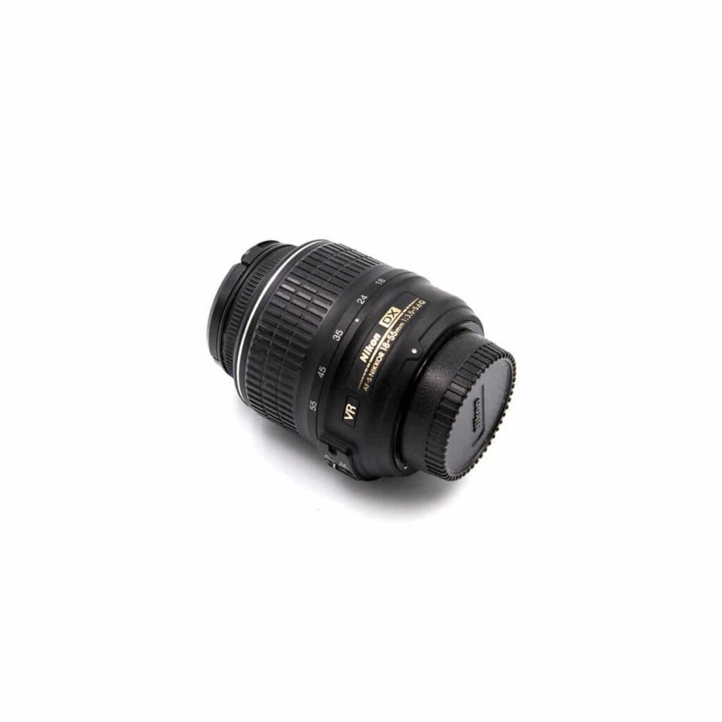 Nikon / Nikkor AF-S 18-55mm f/3.5-5.6G DX VR – Käytetty Nikon / Nikkor AF-S 18-55mm f/3.5-5.6G DX VR – Käytetty