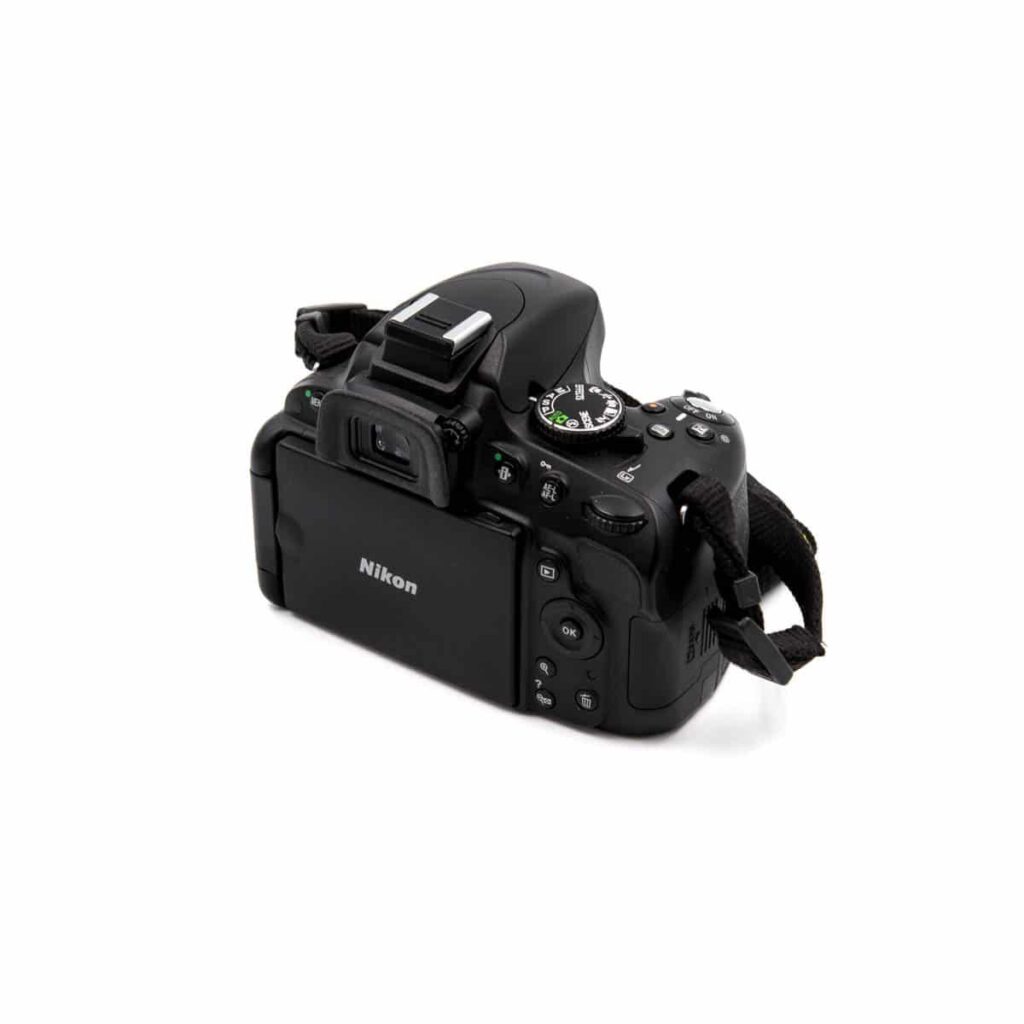 Nikon D5100 (Shuttercount 4940, Kunto K5) – Käytetty Nikon D5100 (Shuttercount 4940, Kunto K5) – Käytetty