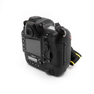 Nikon D5 (Shuttercount 74000) + EN-EL18a + Lexar 32gb XQD kortti – Käytetty Nikon D5 (Shuttercount 74000) + EN-EL18a + Lexar 32gb XQD kortti – Käytetty