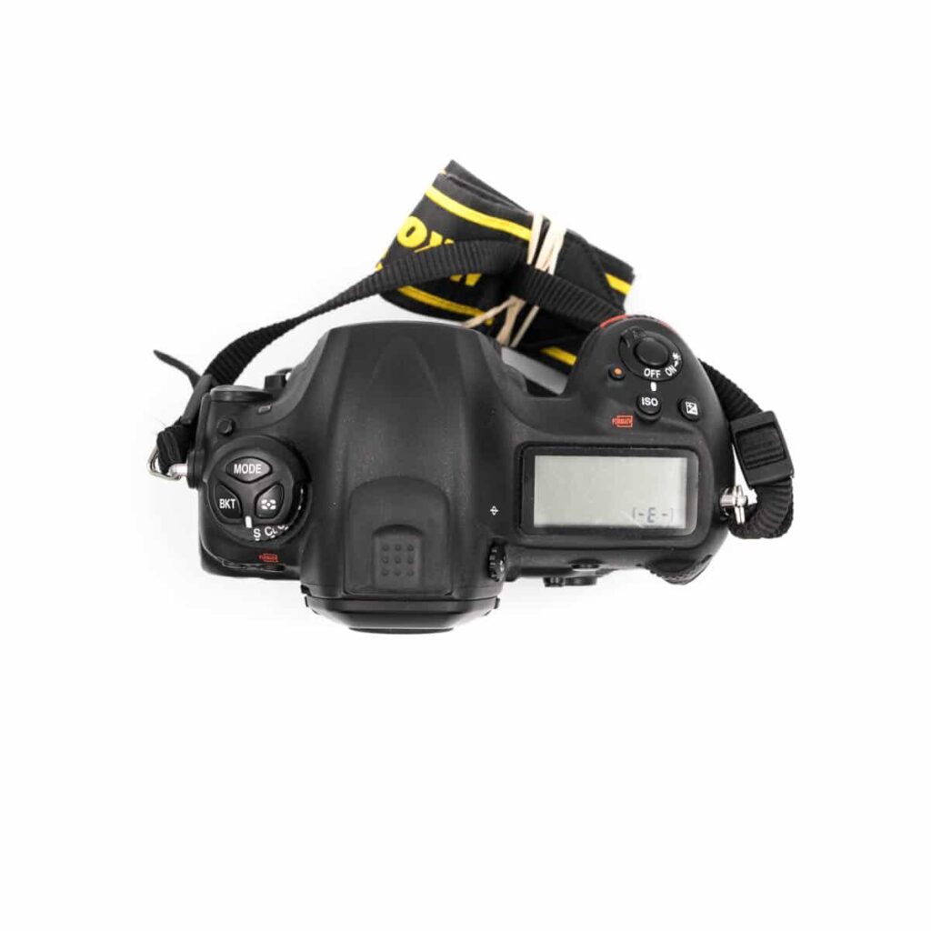 Nikon D5 (Shuttercount 74000) + EN-EL18a + Lexar 32gb XQD kortti – Käytetty Nikon D5 (Shuttercount 74000) + EN-EL18a + Lexar 32gb XQD kortti – Käytetty