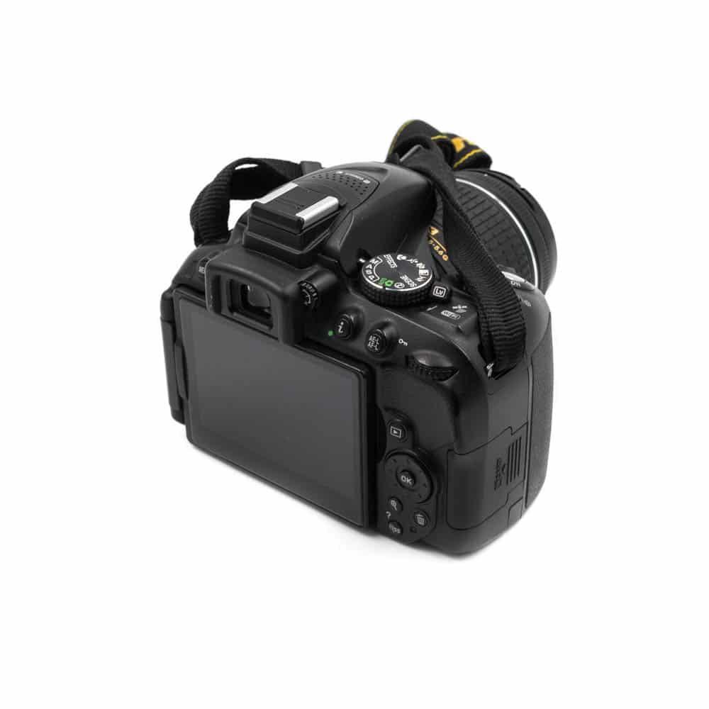 [Myyty] Nikon D5300 + AF-P 18-55mm f/3.5-5.6 G DX (Shuttercount 24500
