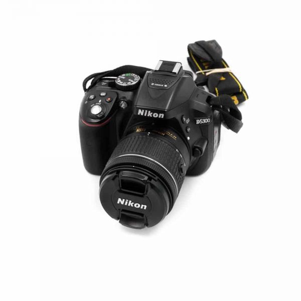 Nikon D5300 + AF-P 18-55mm f/3.5-5.6 G DX (Shuttercount 24500, Kunto K4.5) – Käytetty
