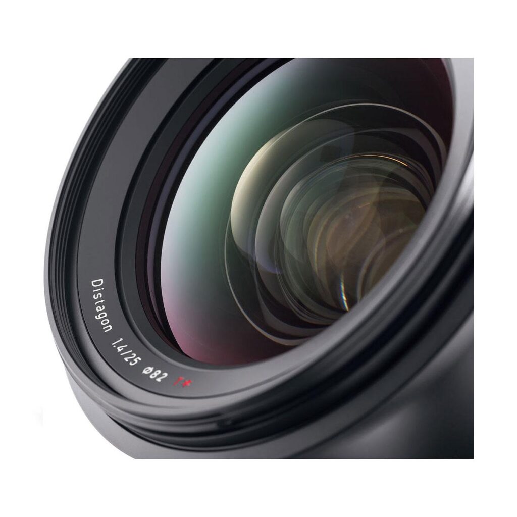 Zeiss Milvus 25mm f/1.4 Distagon T* ZE – Canon EF Zeiss Milvus 25mm f/1.4 Distagon T* ZE – Canon EF