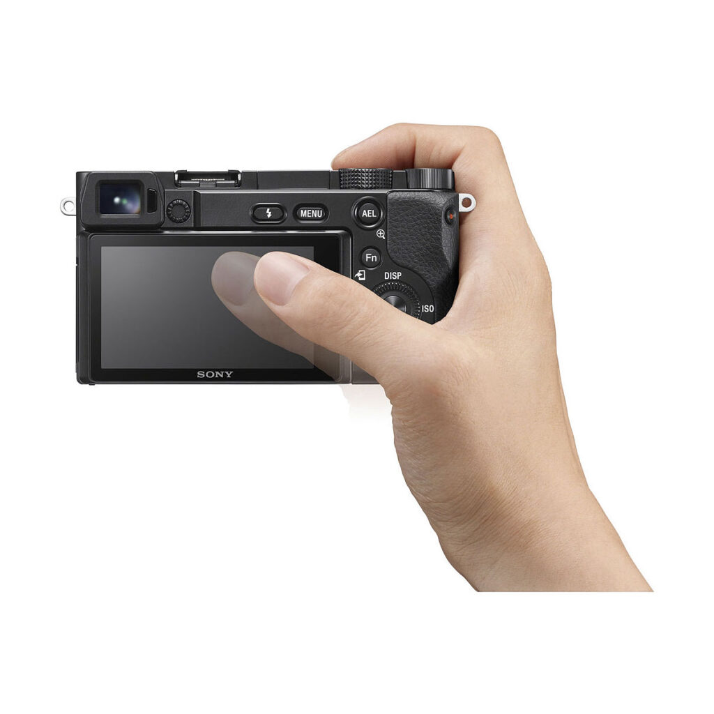 Sony A6100 runko + Sony GP-VPT2BT Sony A6100 runko + Sony GP-VPT2BT