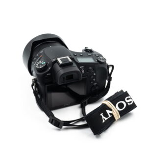 Sony RX10 Mark IV Tuotepaketti (Kunto K5, Takuu 12kk) – Käytetty Sony RX10 Mark IV Tuotepaketti (Kunto K5, Takuu 12kk) – Käytetty