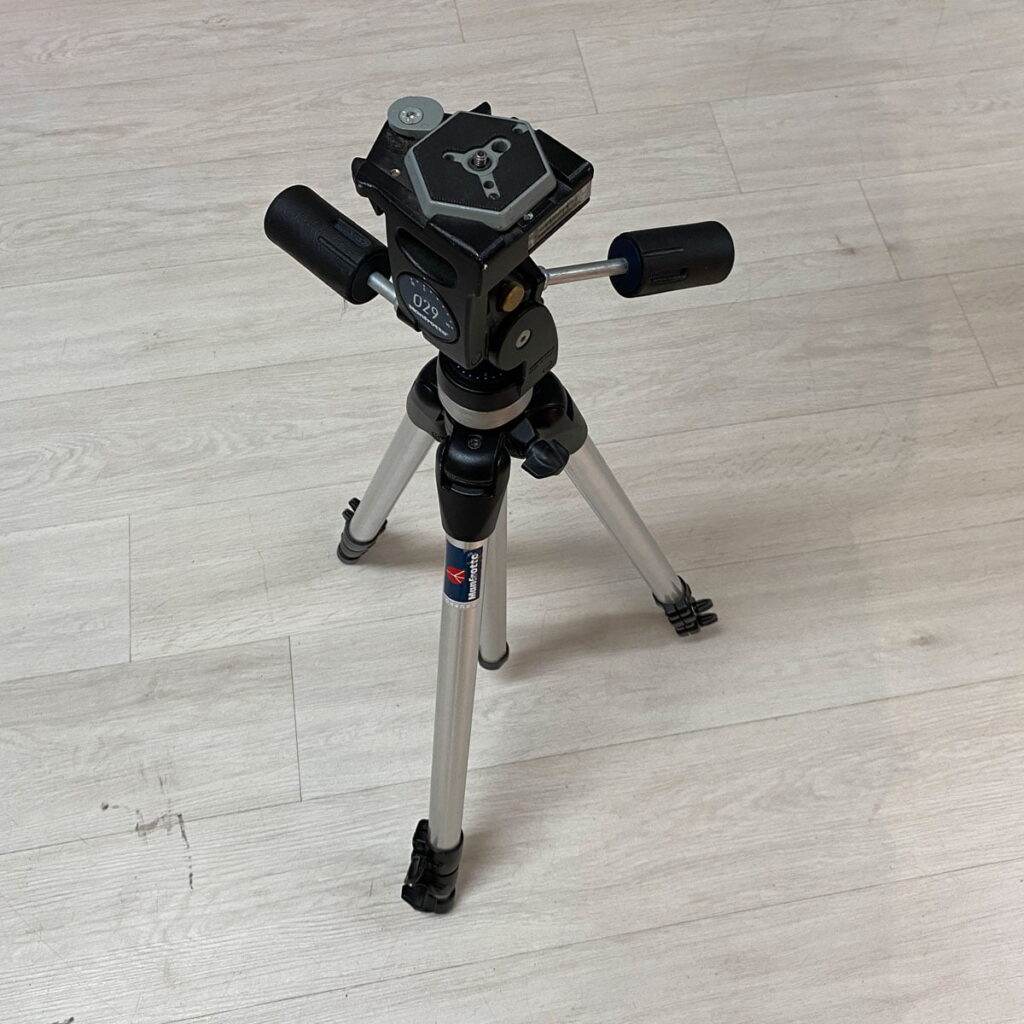 Manfrotto 055A + 029 kinopää (sis. ALV24%) – Käytetty Manfrotto 055A + 029 kinopää (sis. ALV24%) – Käytetty