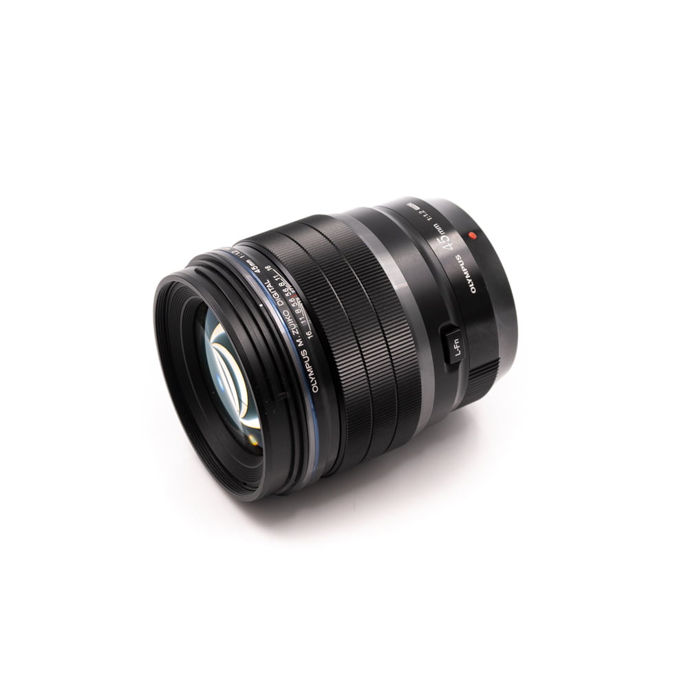 Olympus 45mm f/1.2 Pro (sis. ALV 24%) – Käytetty Olympus 45mm f/1.2 Pro (sis. ALV 24%) – Käytetty