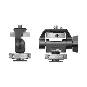 Kaksi näkymää SmallRig 2905 Swivel and Tilt Adjustable Monitor Mount Cold Shoe -kiinnikkeestä, jossa on nupitetut kiristysnupit, kierreruuvi yläosassa ja cold shoe -adapterit, sivulta ja edestä kuvattuna.