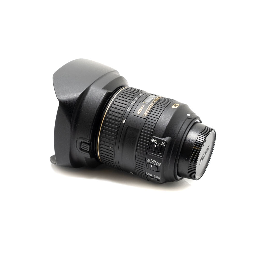Käytetty Nikon Z6 II (Kunto K5, 22 kuukauden takuu, suljinlukema 1100) -kamera, jossa on musta objektiivi, vastavalosuoja ja suojus kiinnitettynä, näkyvät kytkimet ja kultaiset kirjaimet valkoisella pohjalla.