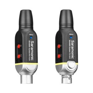 Saramonic_Blink_800_B2_5_8GHz_Wireless_XLR_System_001 Kaksi mustaa Saramonic Blink 500 Pro B2 -langatonta audiolähetintä, joissa on XLR-liittimet, punaiset ja mustat painikkeet sekä virran merkkivalot, on pystysuorassa vierekkäin valkoisella pohjalla.