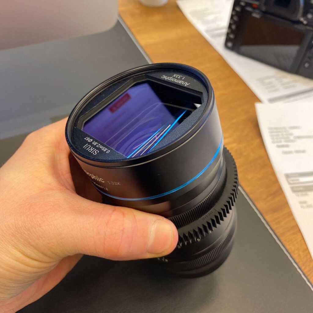 Sirui 35mm f/1.8 Anamorphic MFT (Takuu 12kk) – Käytetty Sirui 35mm f/1.8 Anamorphic MFT (Takuu 12kk) – Käytetty