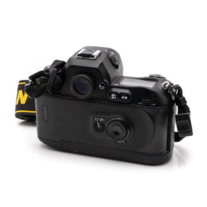 Nikon F100 + MB-15 akkukahva – Käytetty Nikon F100 + MB-15 akkukahva – Käytetty