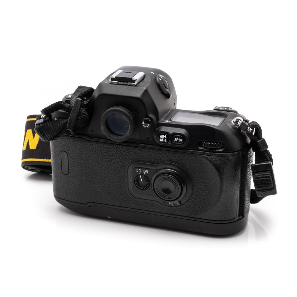 Nikon F100 + MB-15 akkukahva – Käytetty Nikon F100 + MB-15 akkukahva – Käytetty