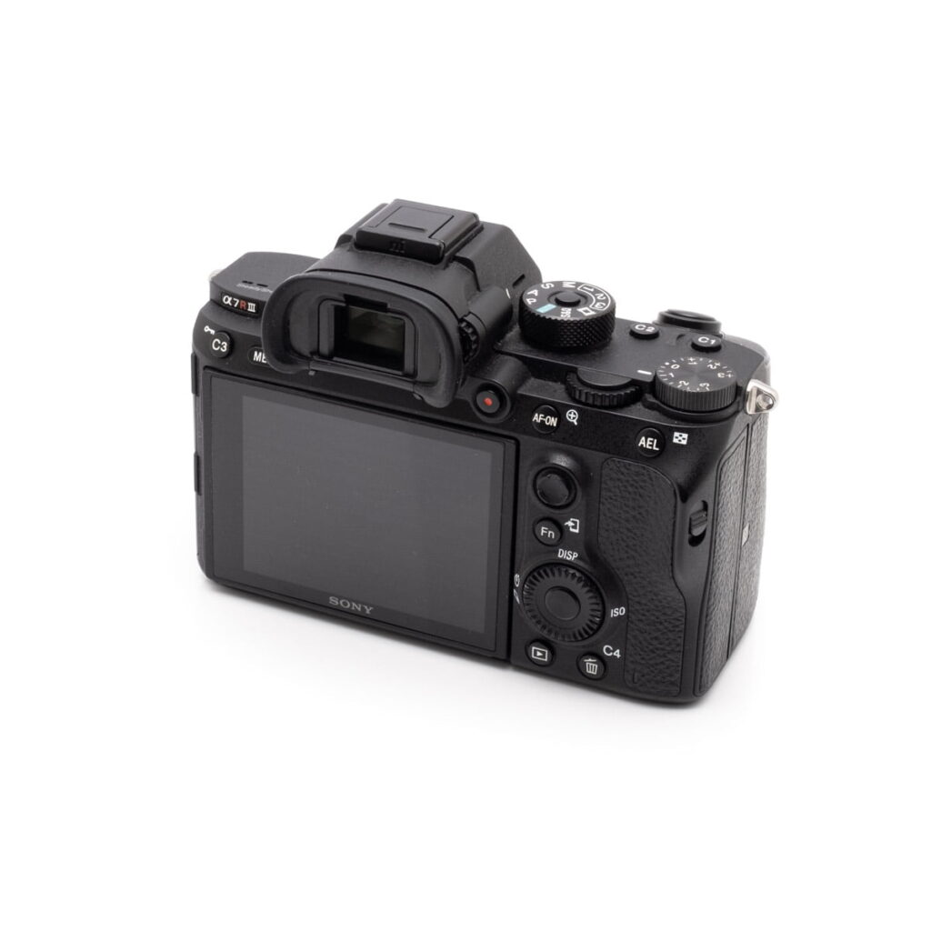 Sony A7R III (Takuuta 12kk, Shuttercount 14000 – Käytetty