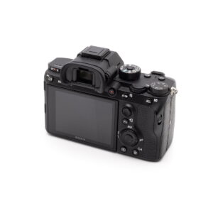 Sony A7R III (Takuuta 12kk, Shuttercount 14000 – Käytetty