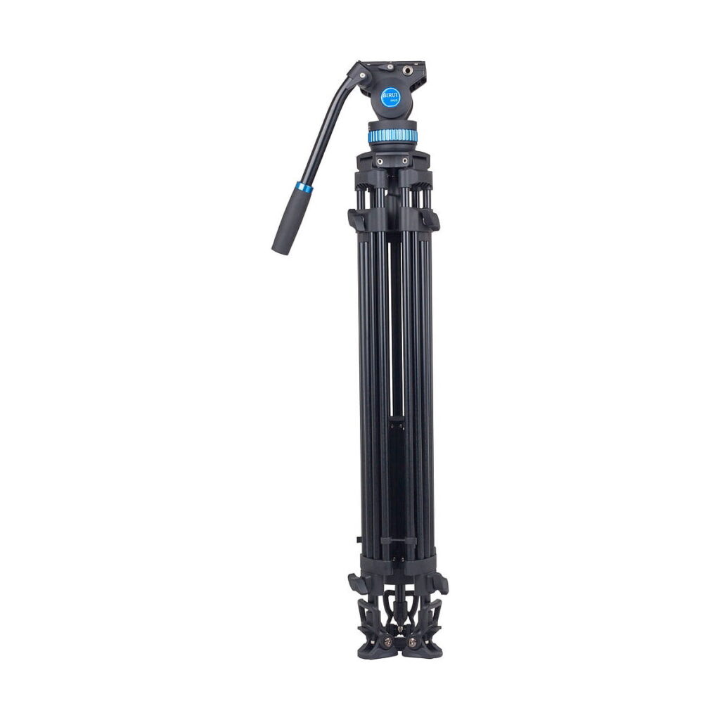 Sirui_SH-25_Video_Tripod_003 Sirui SH-25 -videostatiivissa on kolme tukevaa mustaa jalkaa, sininen säätönuppi ja kahva sekä nestepää.