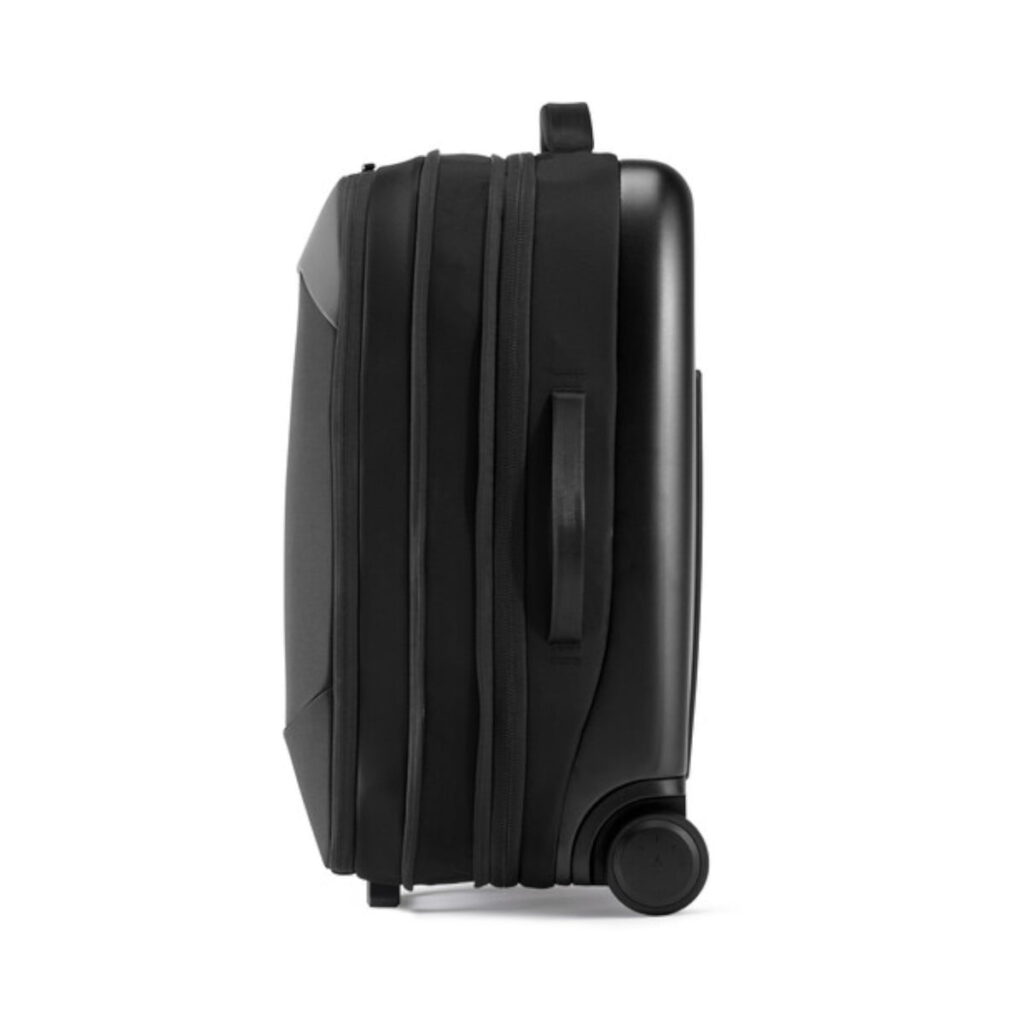 Gomatic Navigator Carry-On 37L Black Gomatic Navigator Carry-On 37L Black