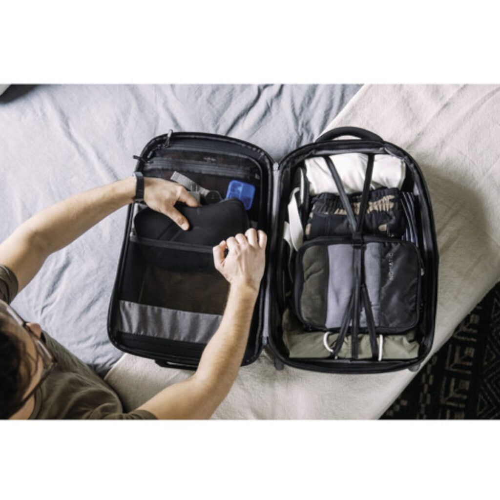 Gomatic Navigator Carry-On 37L Black Gomatic Navigator Carry-On 37L Black