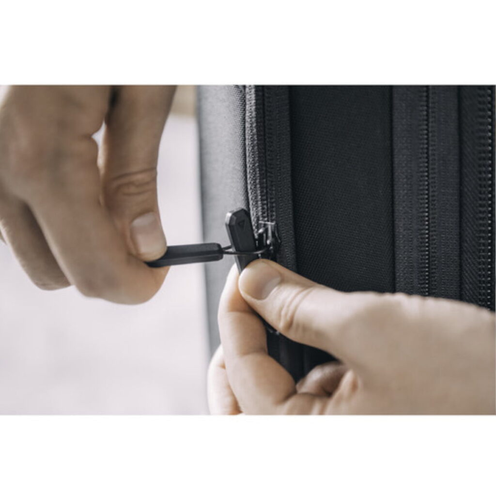 Gomatic Navigator Carry-On 37L Black Gomatic Navigator Carry-On 37L Black