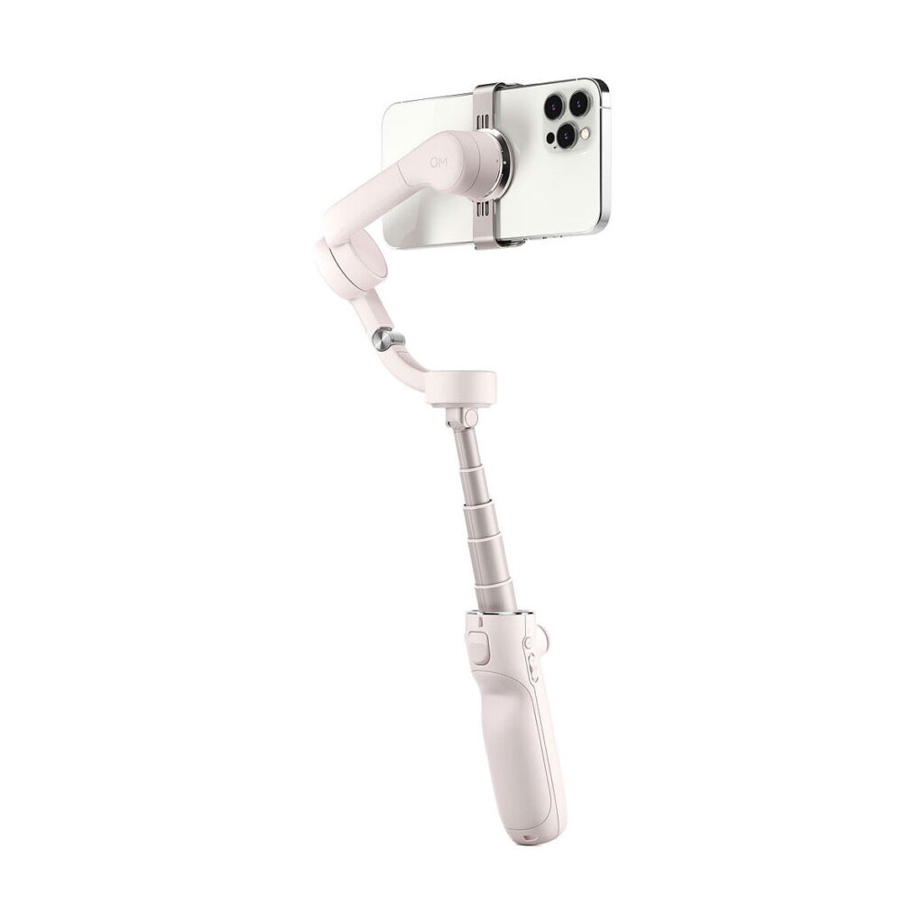 DJi_OM_5_Sunset_White_007 DJI OM 5 vakaaja älypuhelimille - Valkoinen on valkoinen käsikäyttöinen älypuhelimen gimbaali, jossa on säädettävä varsi ja ergonominen kahva, joka on suunniteltu vakaaseen videokuvaukseen ja valokuvaukseen puhelimen kanssa maisemasuuntauksessa.