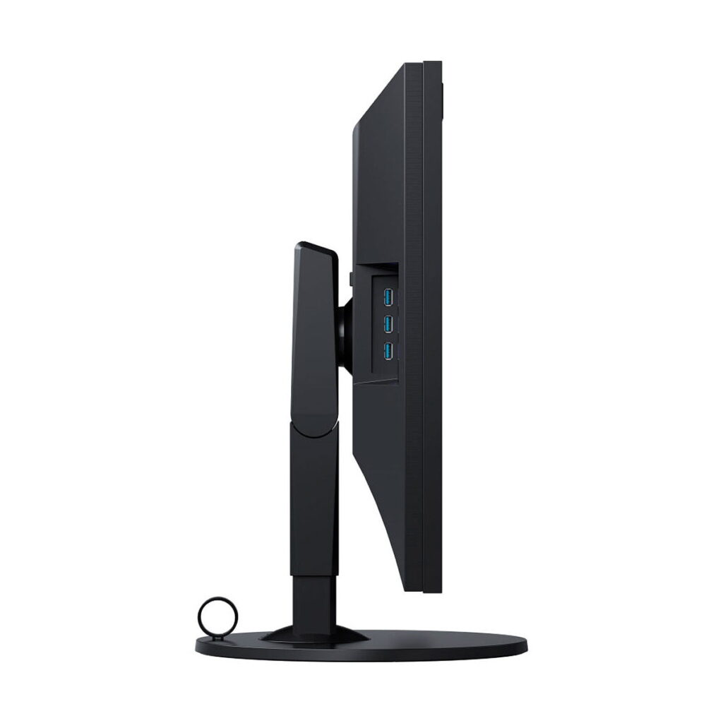 Eizo_31_1_ColorEdge_CG319X_17_9_Hardware_Calibration_IPS_Monitor_009 Eizo 31,1" ColorEdge CG319X 17:9 IPS-monitorin sivukuva mustana pyöreällä jalustalla, jossa korostuvat sen ohut profiili ja useat USB-portit sivulla valkoista taustaa vasten.