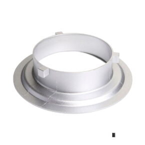 Elinchrom_Rotalux_Bowens_Speedring The Elinchrom Rotalux Stripbox 35x100cm, with a silver-coloured metallic round flange with a raised central ring and four rectangular tabs, appears on a white background, with a small black and white scale in the bottom right corner.