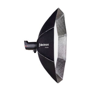 Elinchrom_Rotalux_Octabox_135cm_003 Elinchrom Rotalux Octabox 135cm, ammattikäyttöön tarkoitettu studiostrobovalaisin, jossa on suuri hopeavuorattu kahdeksankulmainen softbox, on kuvassa valkoista taustaa vasten.