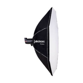 Elinchrom_Rotalux_Octabox_175cm_001 Elinchrom Rotalux Octabox 175cm, mustavalkoinen, salamalaite kiinnitettynä, on kuvattu valkoista taustaa vasten.
