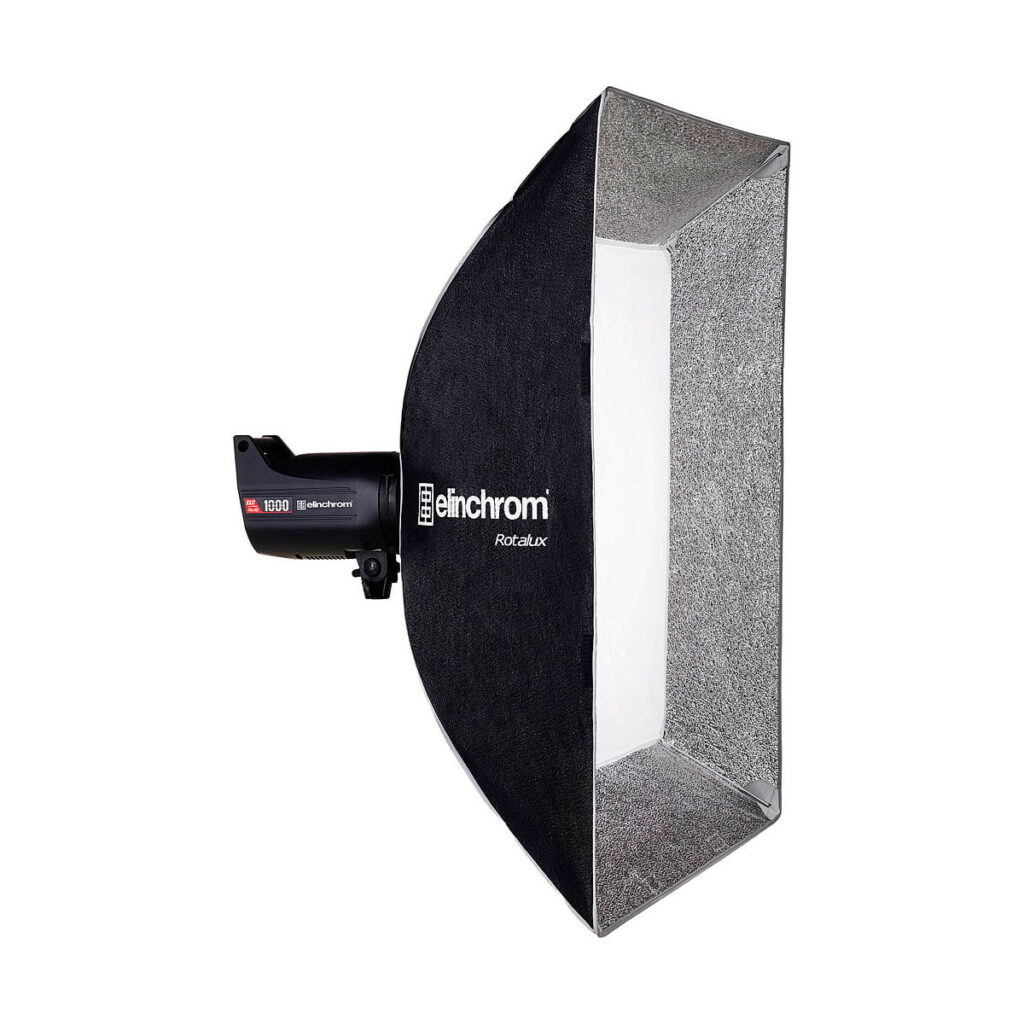 Elinchrom_Rotalux_Rectabox_90x110cm_003 Elinchrom Rotalux Rectabox 90 x 110cm, ammattimainen studiostroboskooppivalon muuntaja, jossa on pehmeä hopeinen sisus ja musta ulkokuori erinomaisen valokuvausvalaistuksen takaamiseksi.
