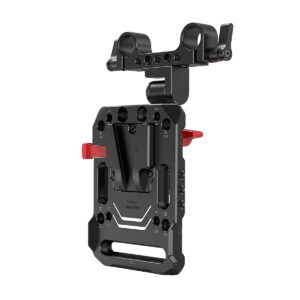 SmallRig_V_Mount_Battery_Plate_with_Adjustable_Arm_2991_001 SmallRig 2991 V-Mount Battery Plate with Adjustable Arm -paristolevyssä on musta metallirakenne, useita kiinnitysreikiä, yläkahvan kiinnike ja punaiset säätönupit ammattimaiseen kamerakalustokäyttöön.