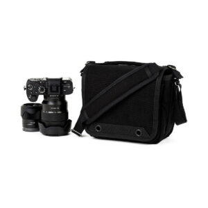 Think_Tank_Retrospective_4_V2_0-Musta_004 Think Tank Retrospective 4 V2.0 - The black camera bag appears black on a white background, and comes with a black camera with a detachable lens and an extra lens.