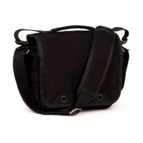 Think_Tank_Retrospective_5_V2_0-Musta_001 Think Tank Retrospective 5 V2.0 - Black is a black messenger bag with top handle, adjustable shoulder strap and two metal flaps on the front flap on a white background.